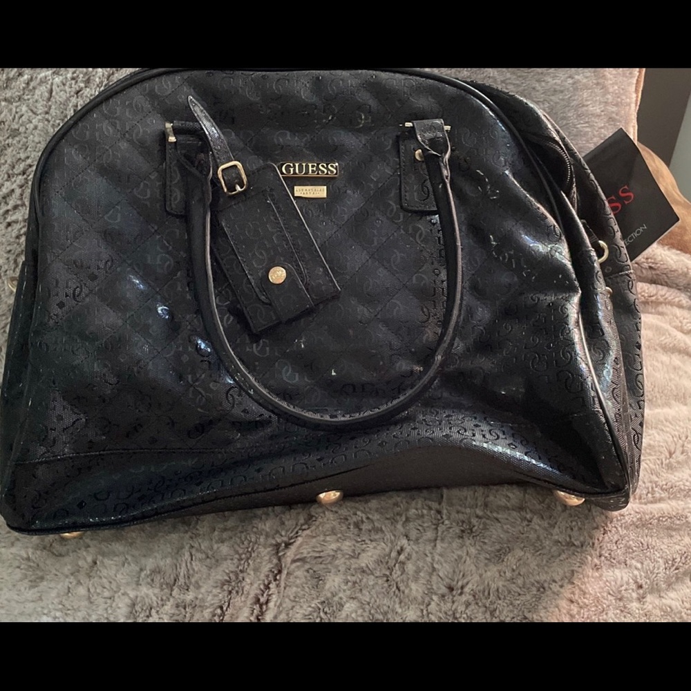 LARGE GUESS PURSE NEW W TAGS
